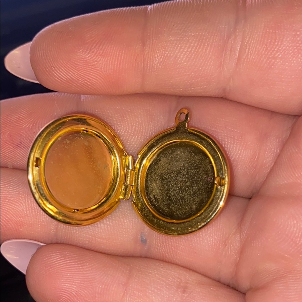 Locket!! - Picture 2 of 2